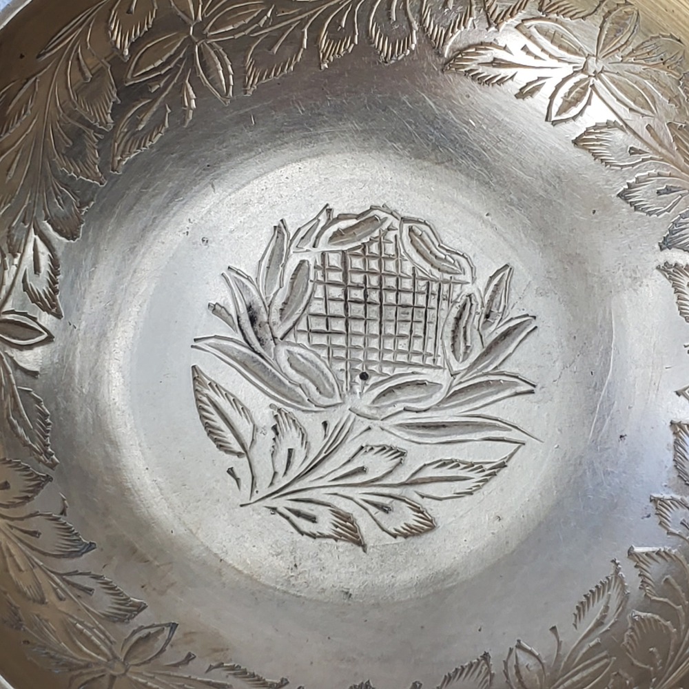 Vintage Etched Brass Ashtray Floral Design Round Gold Tone 5.5 inches India 102 - Picture 3 of 10